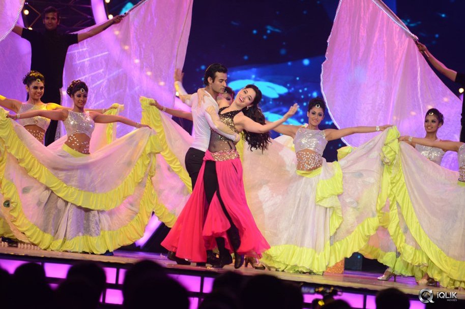 Tamannaah-Dance-Performance-at-IIFA-Utsavam-2016